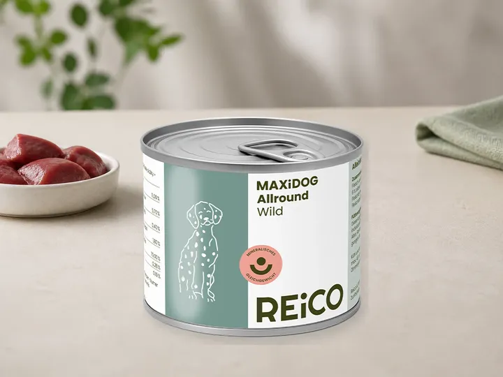 MAXiDOG Allround Wild als Kategorie-Vorschau mit illustrativen Hinweisen auf Wild; offizielles Produktmotiv für Nassfutter für Hunde.
