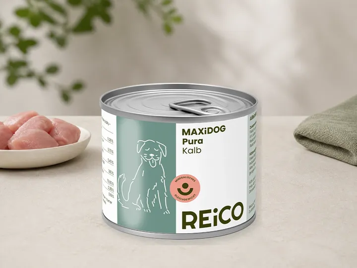 MAXiDOG Pura Kalb als Kategorie-Vorschau mit illustrativen Hinweisen auf Kalb; offizielles Produktmotiv für Nassfutter für Hunde.