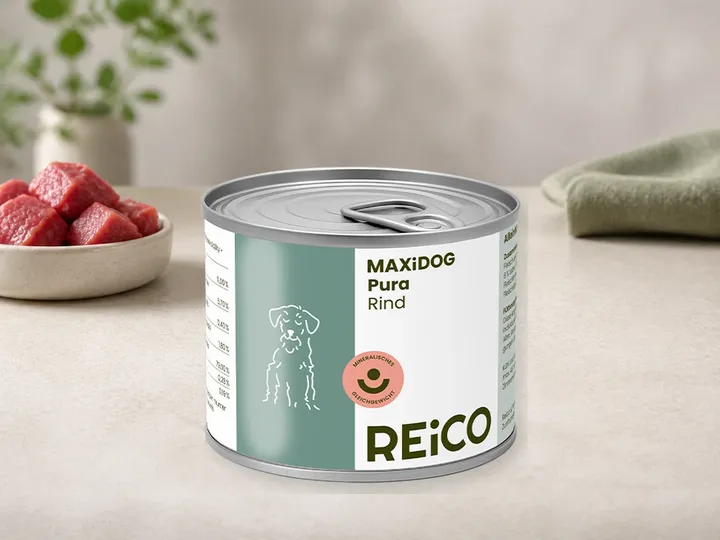 MAXiDOG Pura Rind als Kategorie-Vorschau mit illustrativen Hinweisen auf Rind; offizielles Produktmotiv für Nassfutter für Hunde.